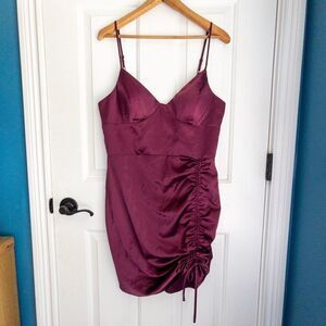 B. Darlin maroon burgundy slip dress body on mini dress with ruching size 13/14